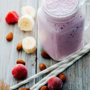 almond milk and berry smoothie recipe