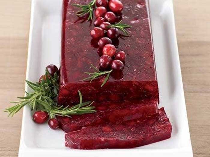 Jellied Cranberry Sauce with Fuji Apple