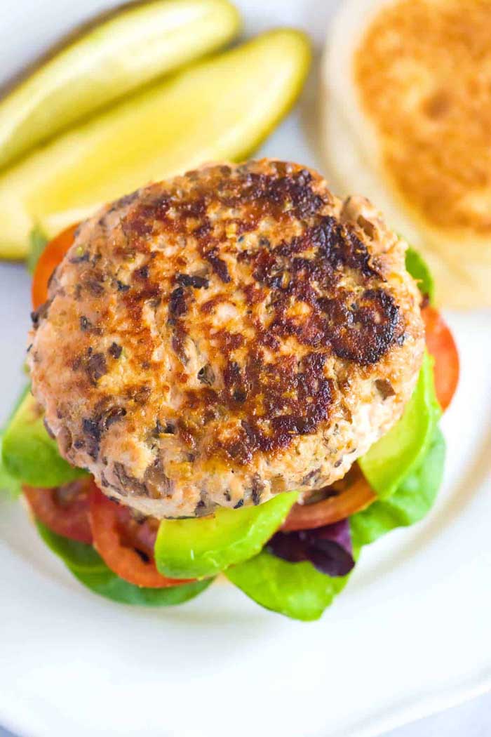 16 Best Turkey Burger Recipes [Healthy & Delicious Topping Ideas]