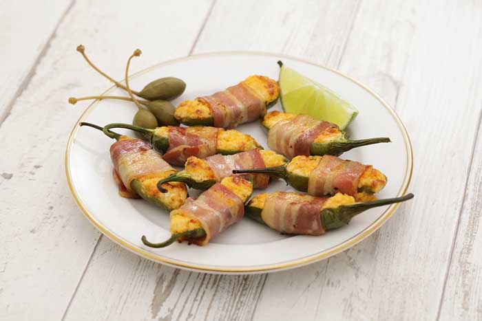 bacon wrapped cheese jalapeno poppers