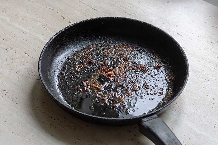 how to season frying pan