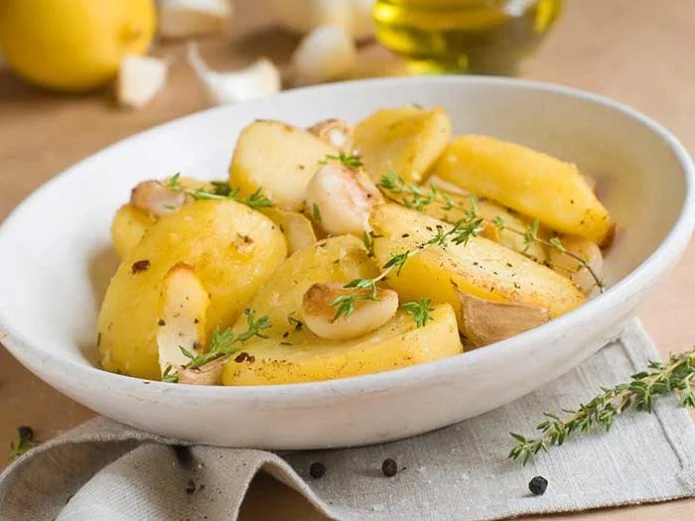 lemon roasted potatoes with garlic and thyme