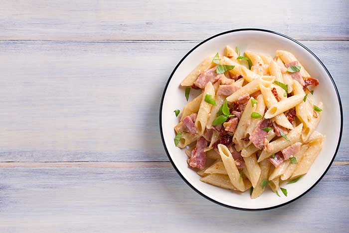 penne pasta with bacon and sundried tomatoes