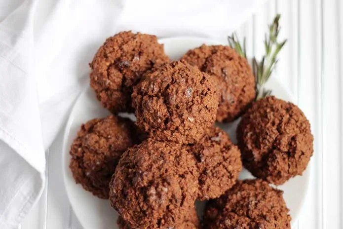 spiced gingerbread oat vegan muffins