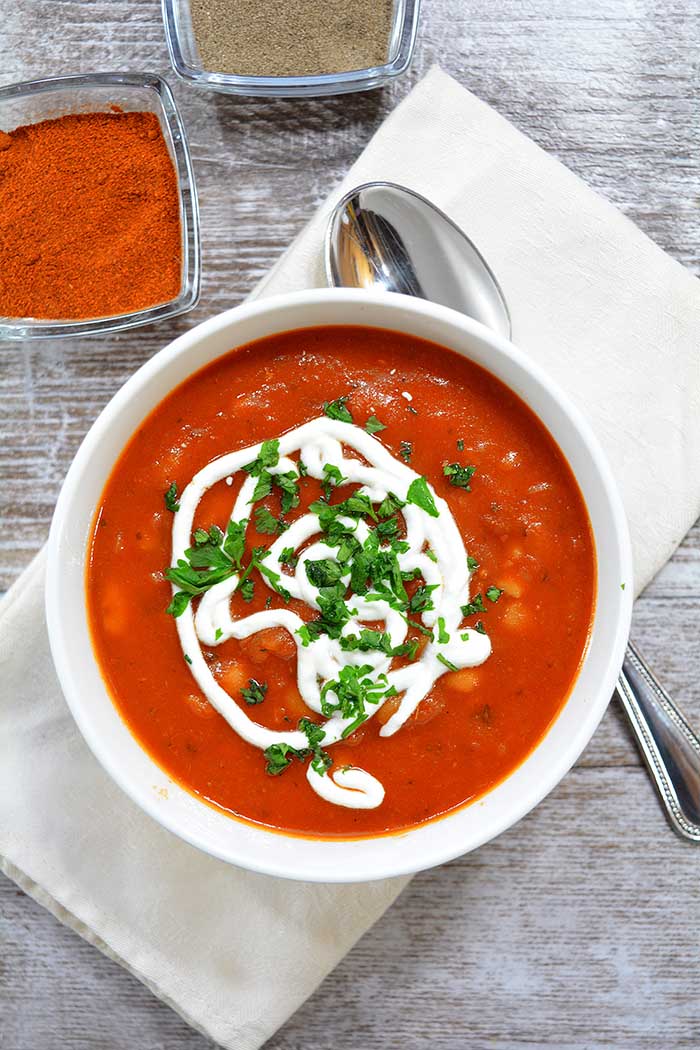 What to Eat with Tomato Soup [13 Best Side Dish Ideas]